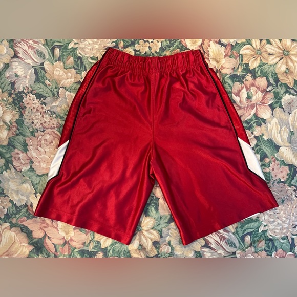 NIKE ESSENTIAL SHORTS - Picture 2 of 3